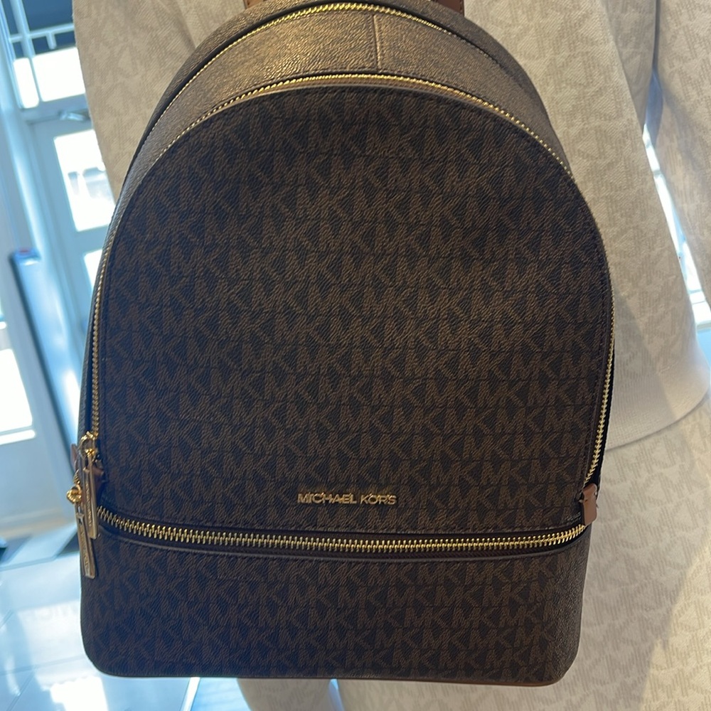 MICHAEL KORS Rhea Medium Zip Signature Logo Backpack
BROWN 
NWT - Picture 10 of 16